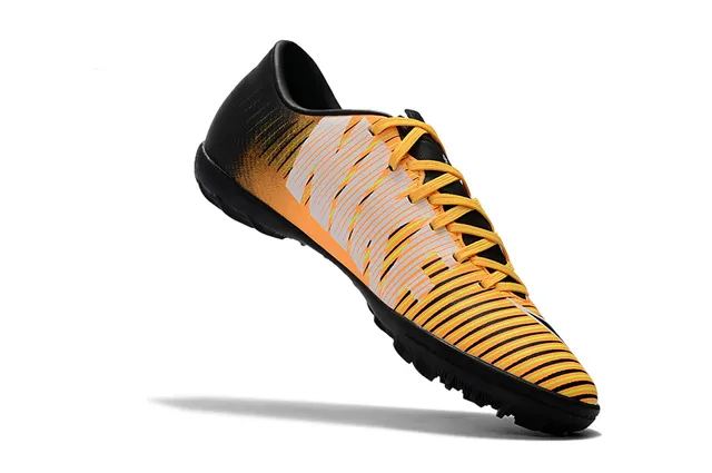 Nike Tênis de Futebol Indoor Laranja Preto Silhueta Baixa Ribeteada Superior Sintética 23