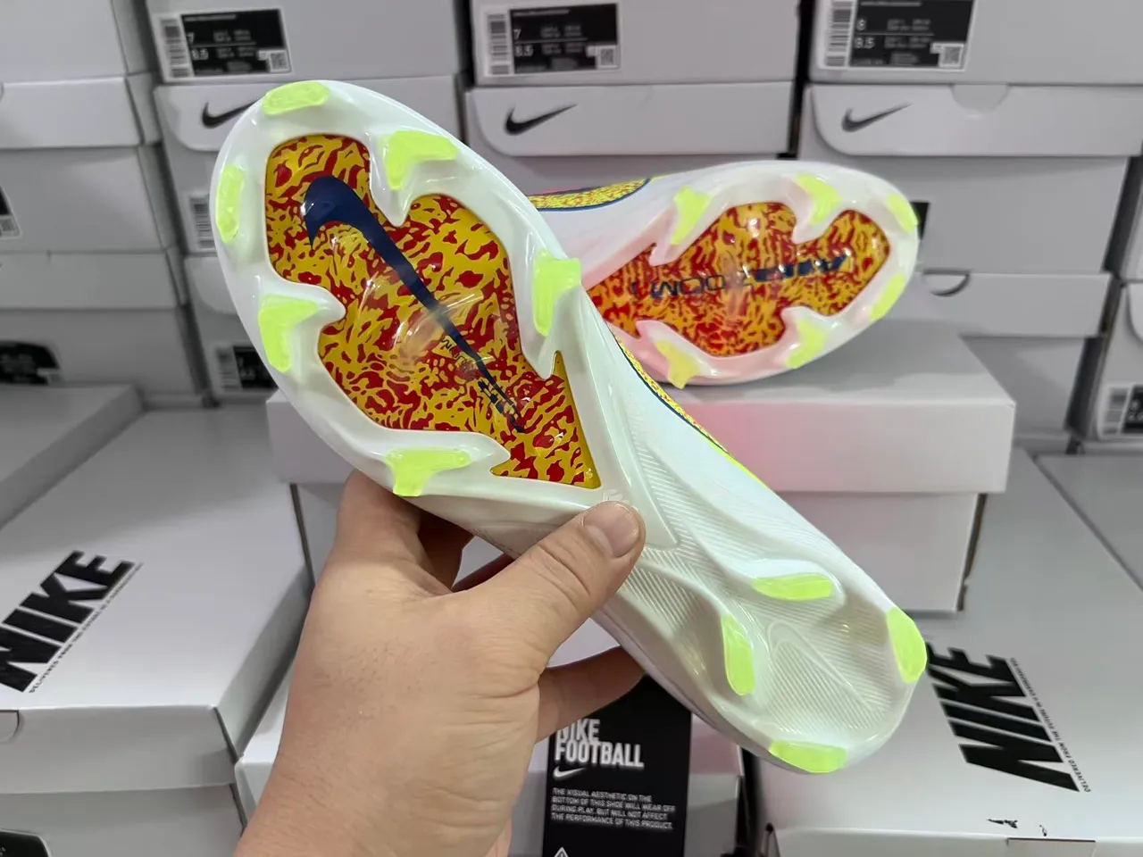 Nike Chaussures de Football Orange Vert Coupe Basse Upper en Maille Ajustement Dynamique Collar Sol Ferme 11
