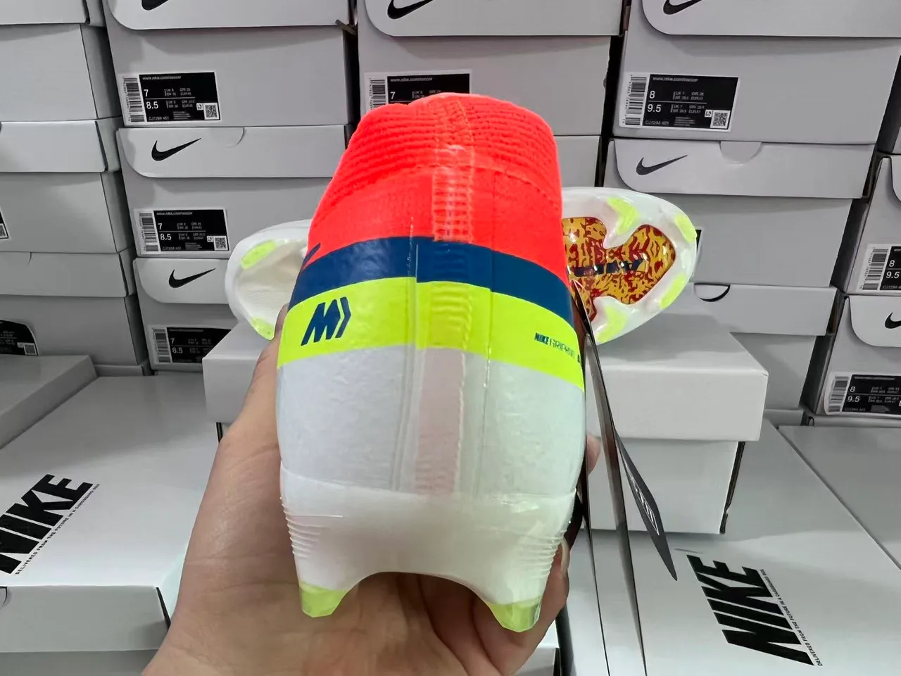 Nike Chaussures de Football Orange Vert Coupe Basse Upper en Maille Ajustement Dynamique Collar Sol Ferme 12