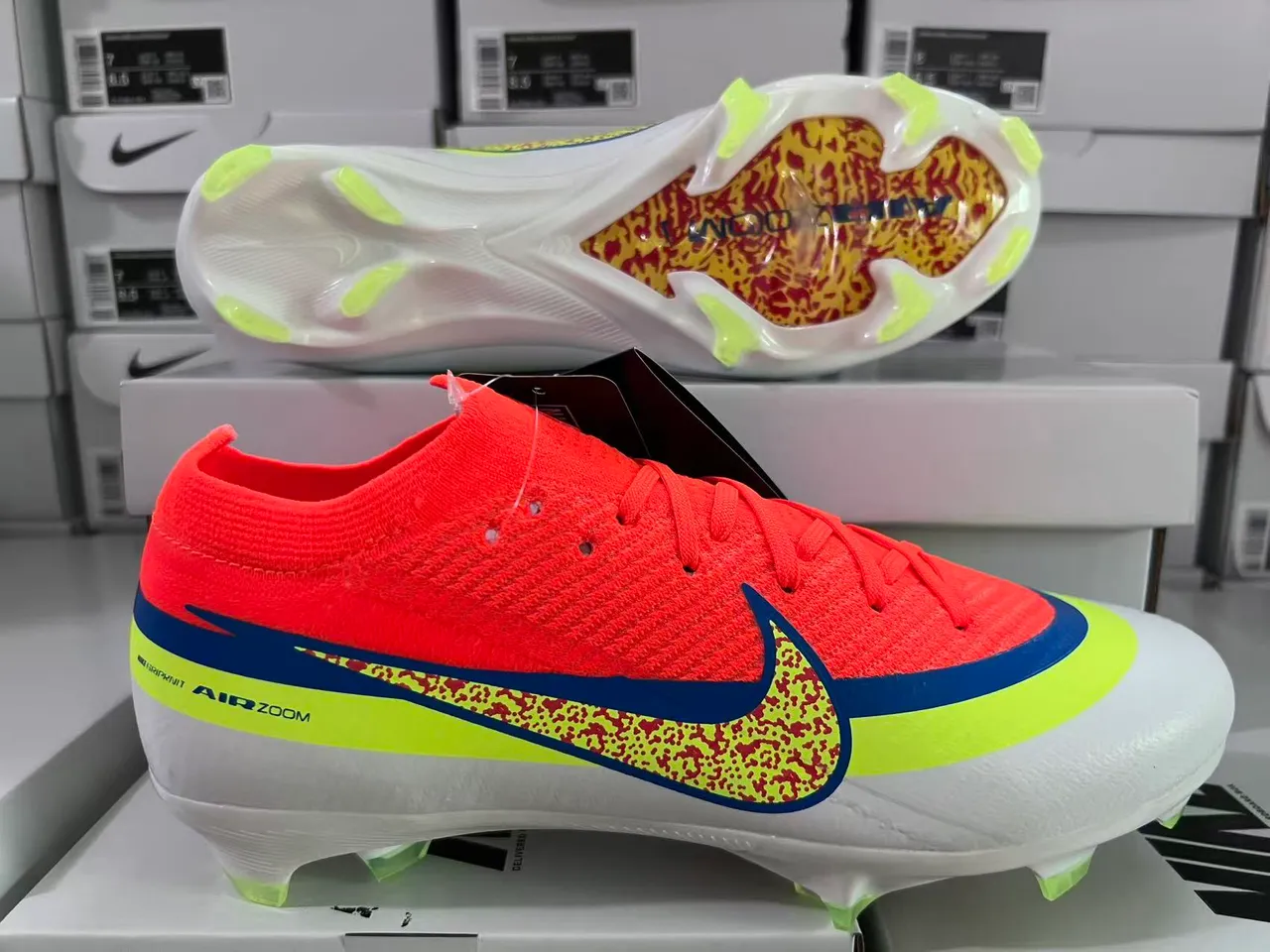 Nike Chaussures de Football Orange Vert Coupe Basse Upper en Maille Ajustement Dynamique Collar Sol Ferme 13