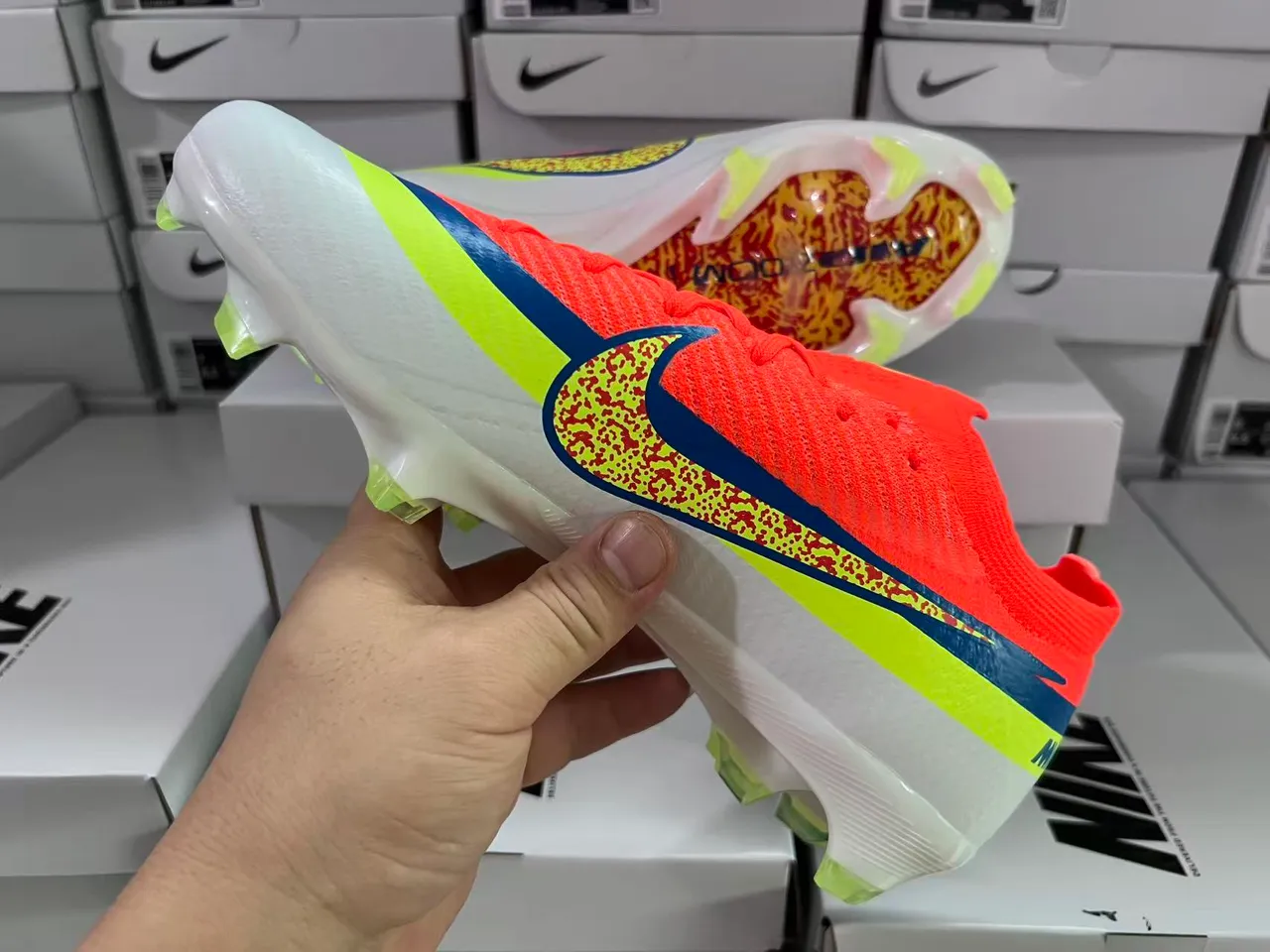 Nike Chaussures de Football Orange Vert Coupe Basse Upper en Maille Ajustement Dynamique Collar Sol Ferme 14