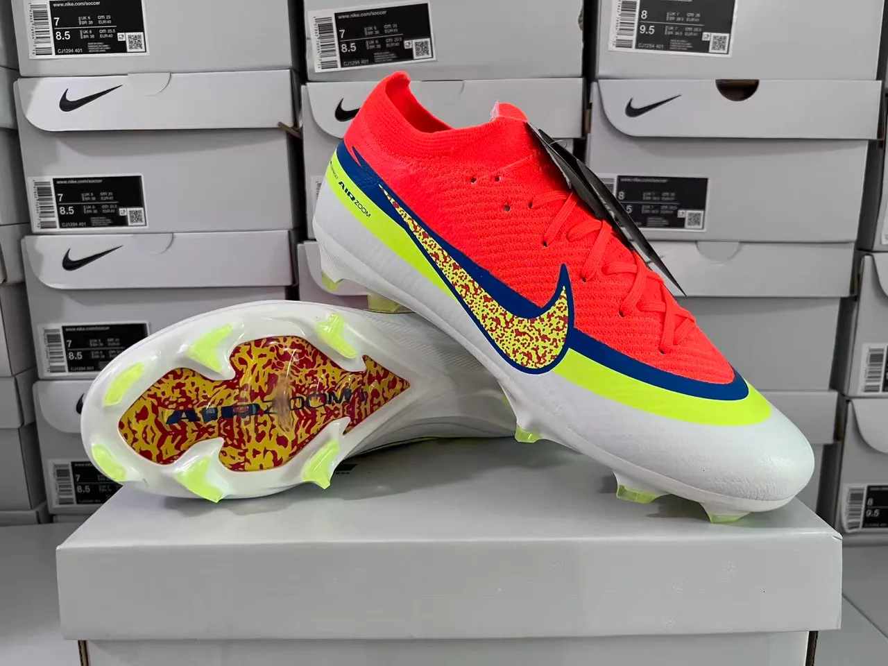 Nike Chaussures de Football Orange Vert Coupe Basse Upper en Maille Ajustement Dynamique Collar Sol Ferme 19