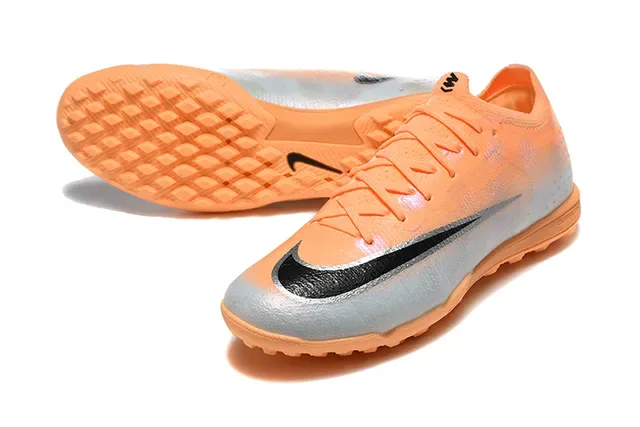 Nike Chaussures de football turf synthétiques orange argent coupe basse 6