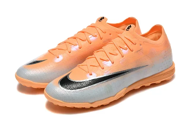 Nike Chaussures de football turf synthétiques orange argent coupe basse 8