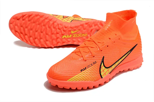 Nike Chaussures de football pour pelouse artificielle couleur orange et jaune avec upper en knit de type chaussette high-top avec collier de cheville 3