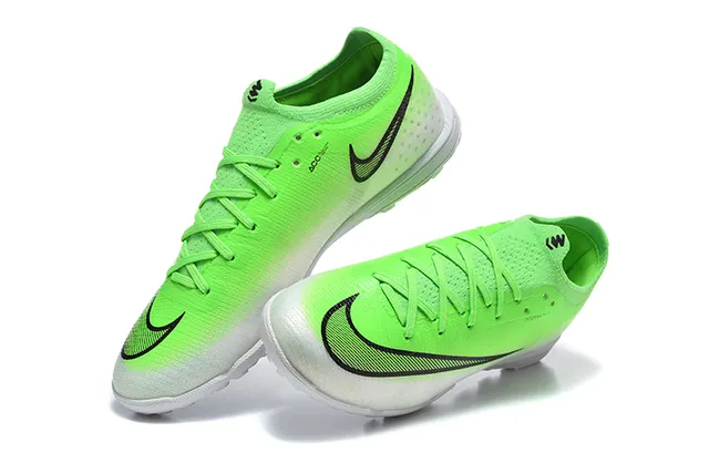 Nike Phantom GT Atomic Neon Green Turf zapatillas de fútbol 2