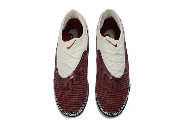 Nike Phantom GT Upper Tricot Beige Borgoña Texturisé Overlay Cage Maroon Chaussures de Football Turf 2