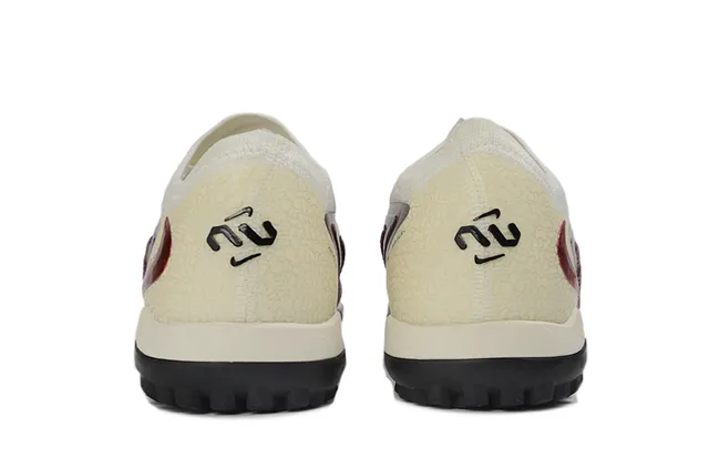 Nike Phantom GT Upper Tricot Beige Borgoña Texturisé Overlay Cage Maroon Chaussures de Football Turf 4