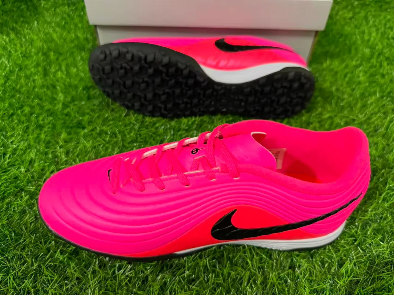 Nike Phantom GT intérieur rose vif noir chaussures de football intérieur 2