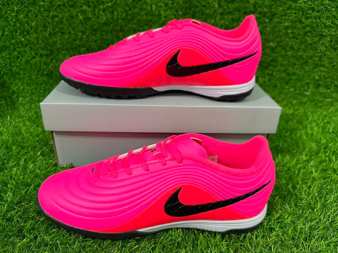 Nike Phantom GT intérieur rose vif noir chaussures de football intérieur 3