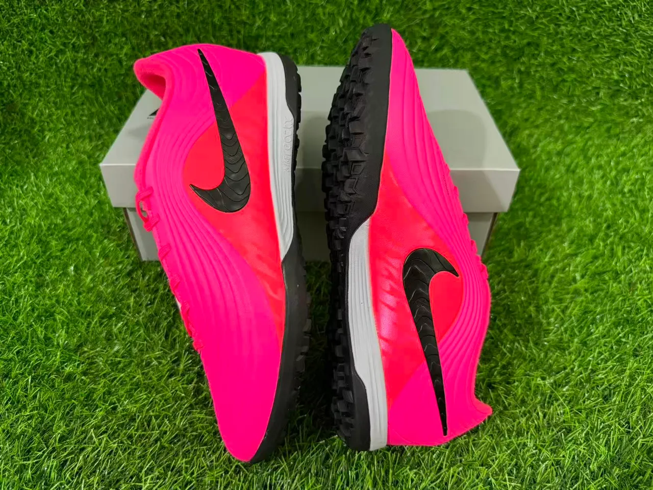 Nike Phantom GT intérieur rose vif noir chaussures de football intérieur 5