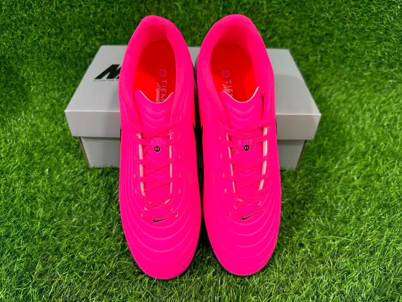 Nike Phantom GT intérieur rose vif noir chaussures de football intérieur 7