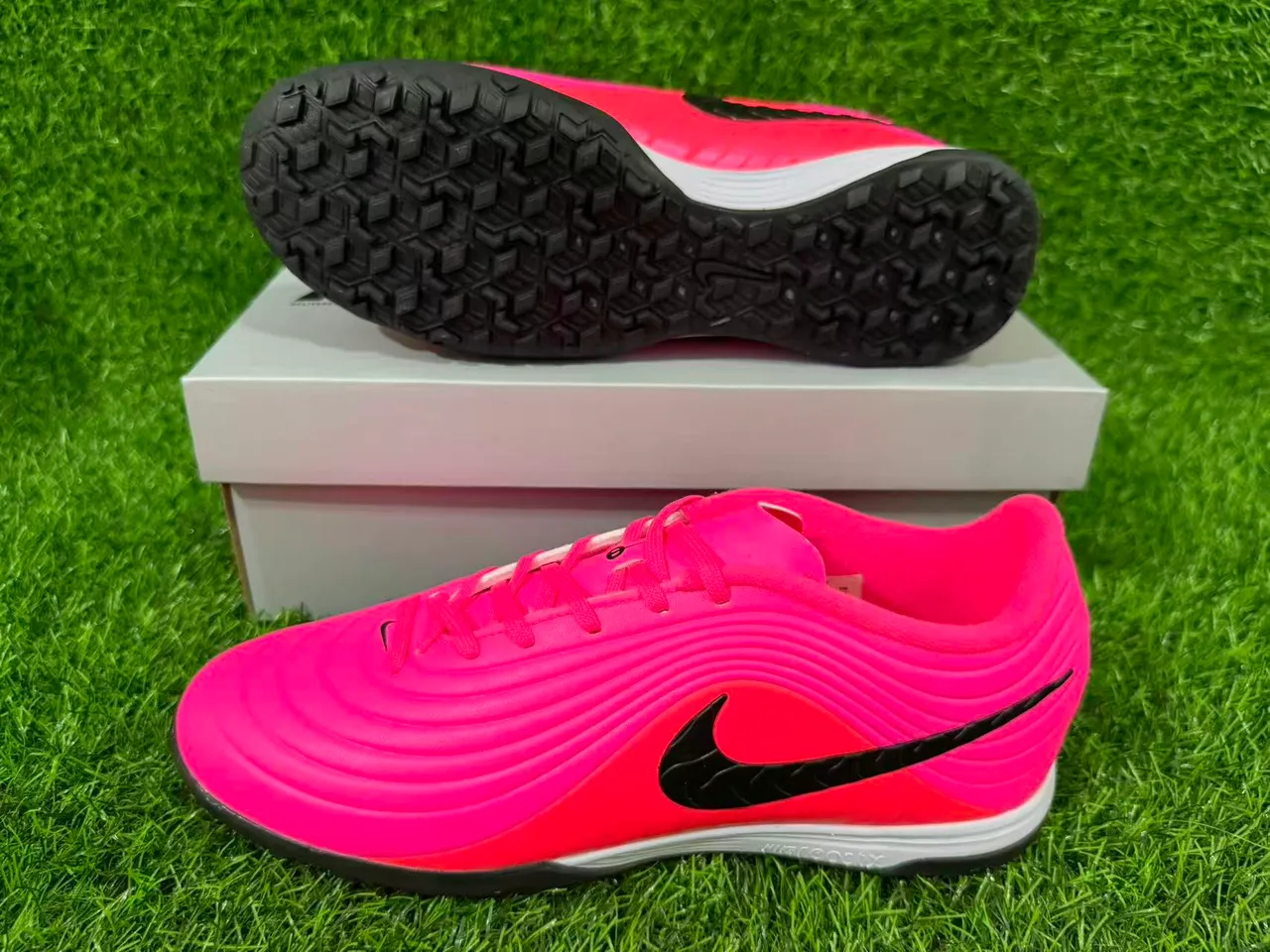 Nike Phantom GT intérieur rose vif noir chaussures de football intérieur 8