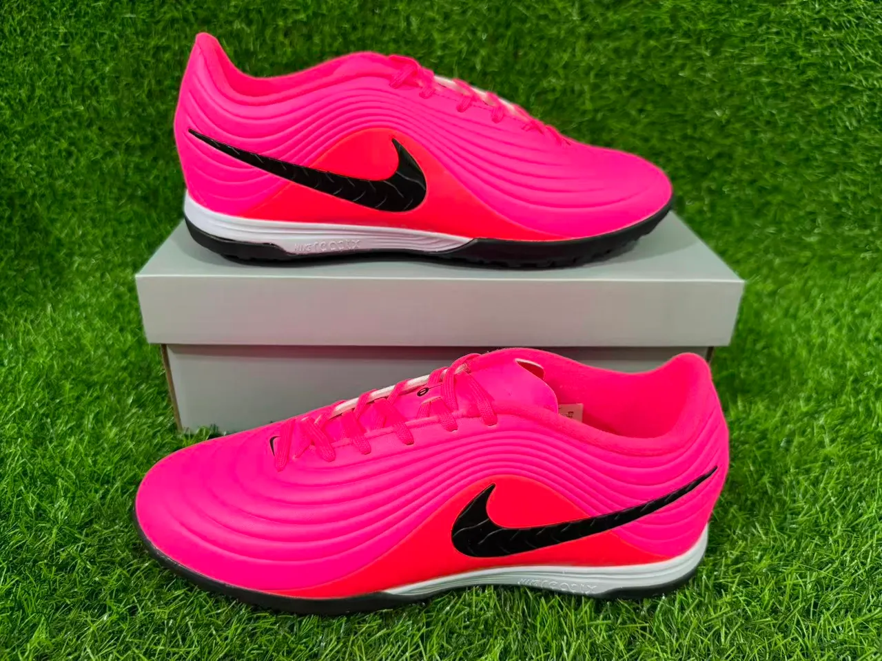 Nike Phantom GT intérieur rose vif noir chaussures de football intérieur 9