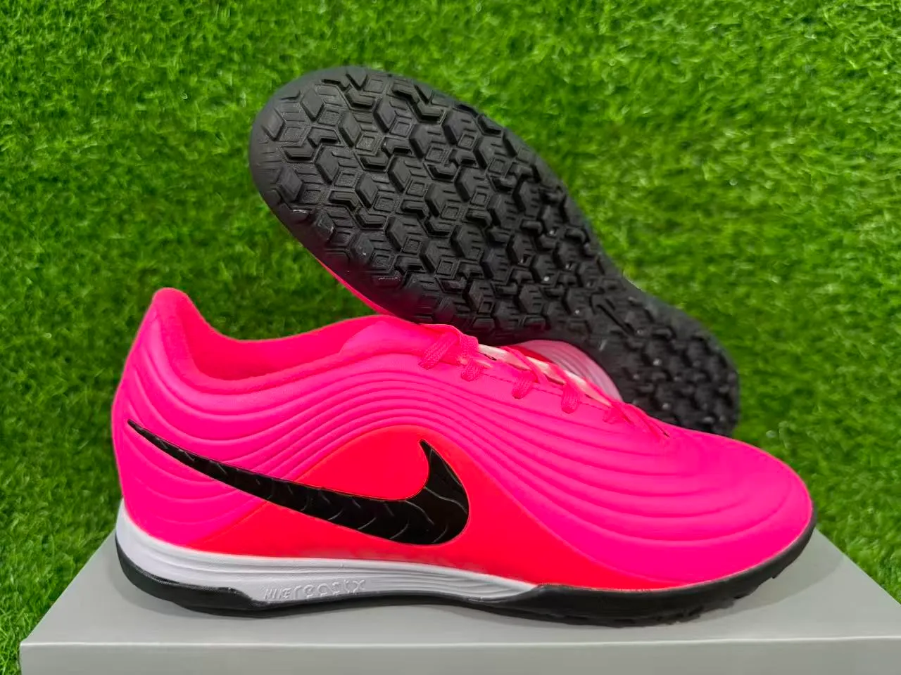Nike Phantom GT intérieur rose vif noir chaussures de football intérieur 10