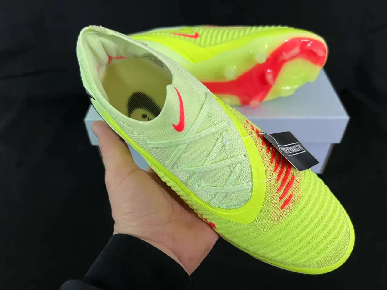 Nike Phantom GT হলুদ লাল বোনা উপরের অংশ অসমমিত লেসিং ফার্ম-গ্রাউন্ড সকারের জুতা 12