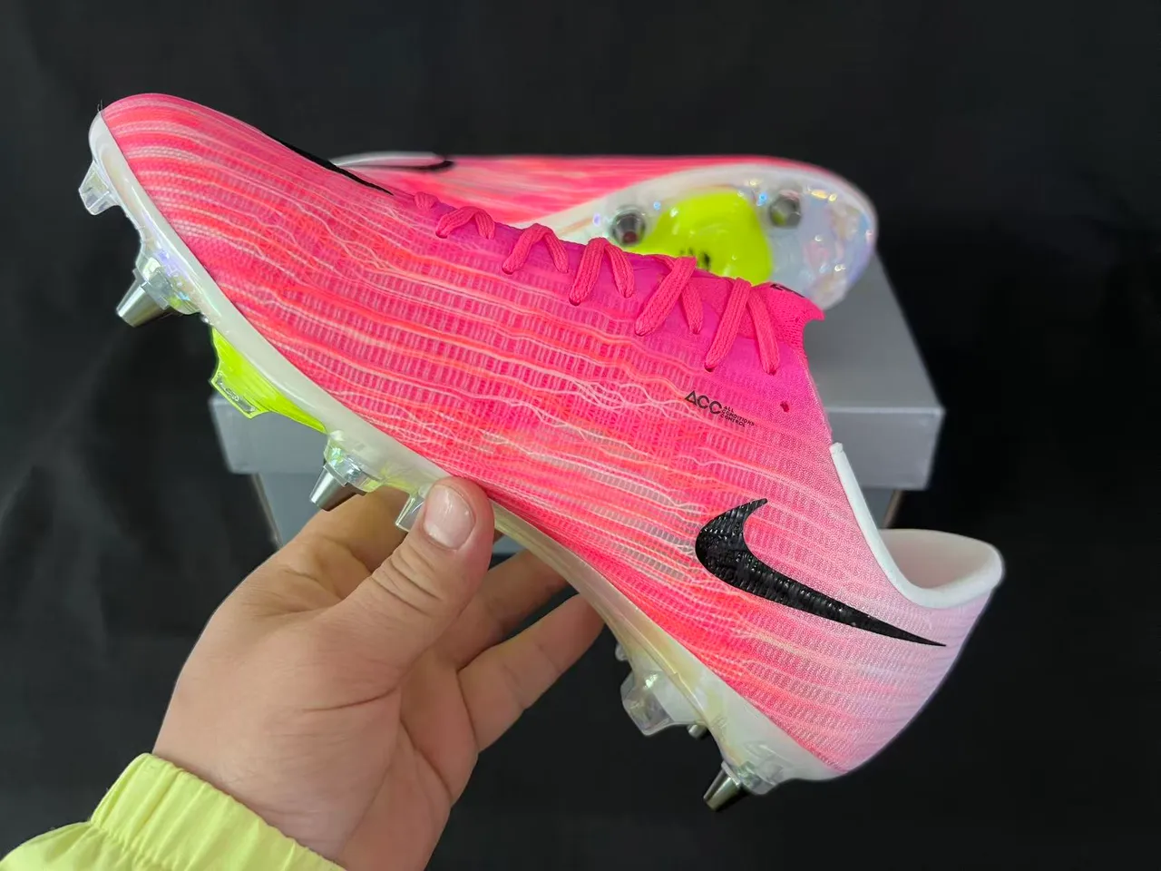 Nike Pink Black Flyweave Upper Low-Cut Collar Firm-Ground Soccer Shoes 4