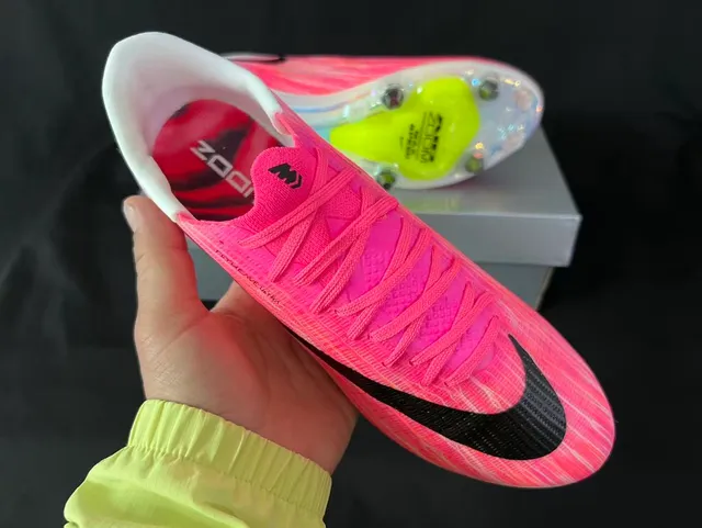 Nike Pink Black Flyweave Upper Low-Cut Collar Firm-Ground Soccer Shoes 5