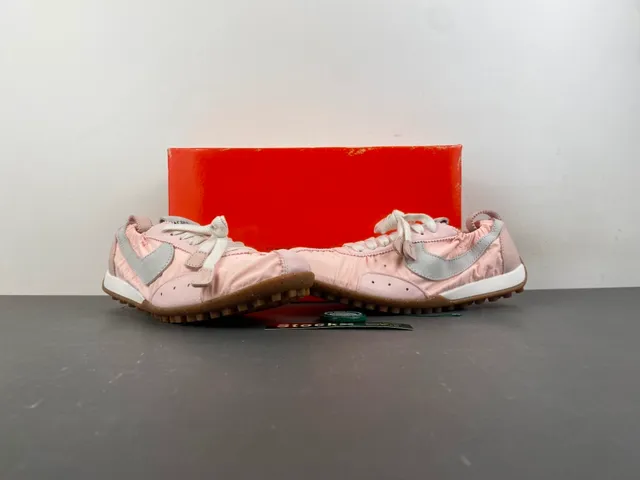 Nike Pink Gray Gathered Nylon Upper Perforated Toe Lifestyle Sneakers 13