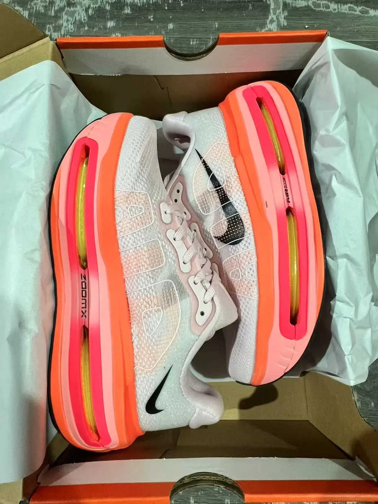 Chaussures Running Nike Rose Orange Upper Maille Tricotée Visible Full-Length Air Unit 3