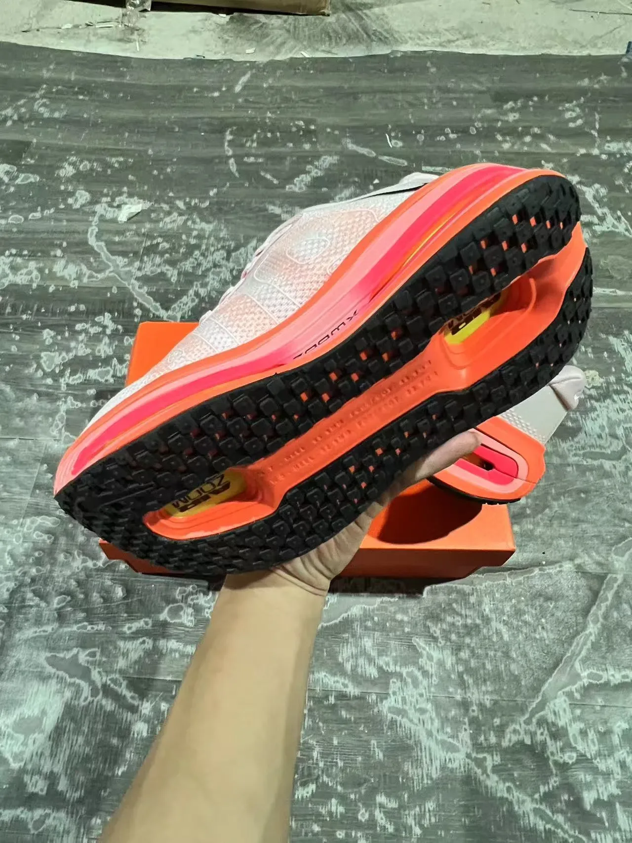 Chaussures Running Nike Rose Orange Upper Maille Tricotée Visible Full-Length Air Unit 6