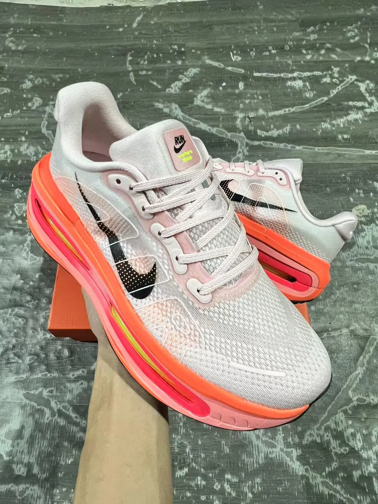 Chaussures Running Nike Rose Orange Upper Maille Tricotée Visible Full-Length Air Unit 10