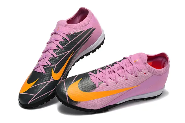 Nike أحذية كرة القدم على العشب باللون الوردي والبرتقالي منخفضة القطع ذات الجزء العلوي المحبوك والربط غير المنتظم 2