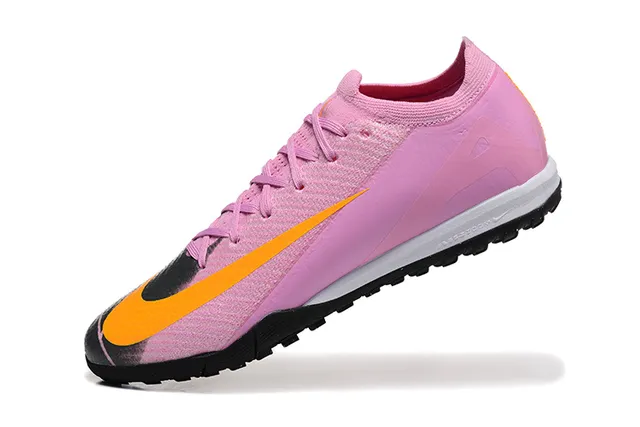 Nike أحذية كرة القدم على العشب باللون الوردي والبرتقالي منخفضة القطع ذات الجزء العلوي المحبوك والربط غير المنتظم 4