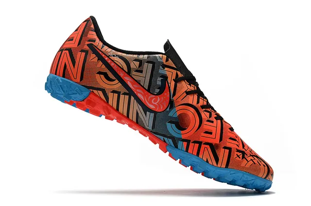 Nike Sapatos de futebol turf, corte baixo, upper sintético, cadarços assimétricos, rosa e prata 2