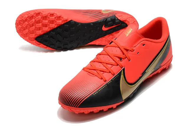 Nike Sapatos de futebol turf, corte baixo, upper sintético, cadarços assimétricos, rosa e prata 11