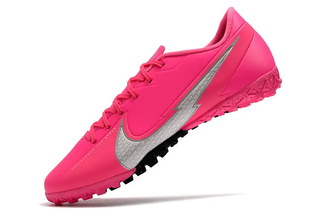 Nike Sapatos de futebol turf, corte baixo, upper sintético, cadarços assimétricos, rosa e prata 17