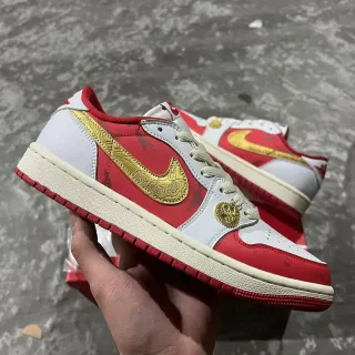 耐克红金低帮Swoosh生活方式运动鞋