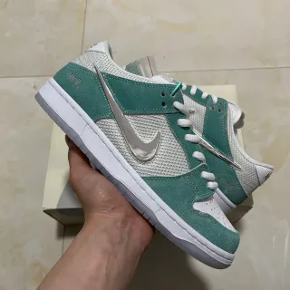 Nike SB Dunk Low April 薄荷绿和白色滑板鞋