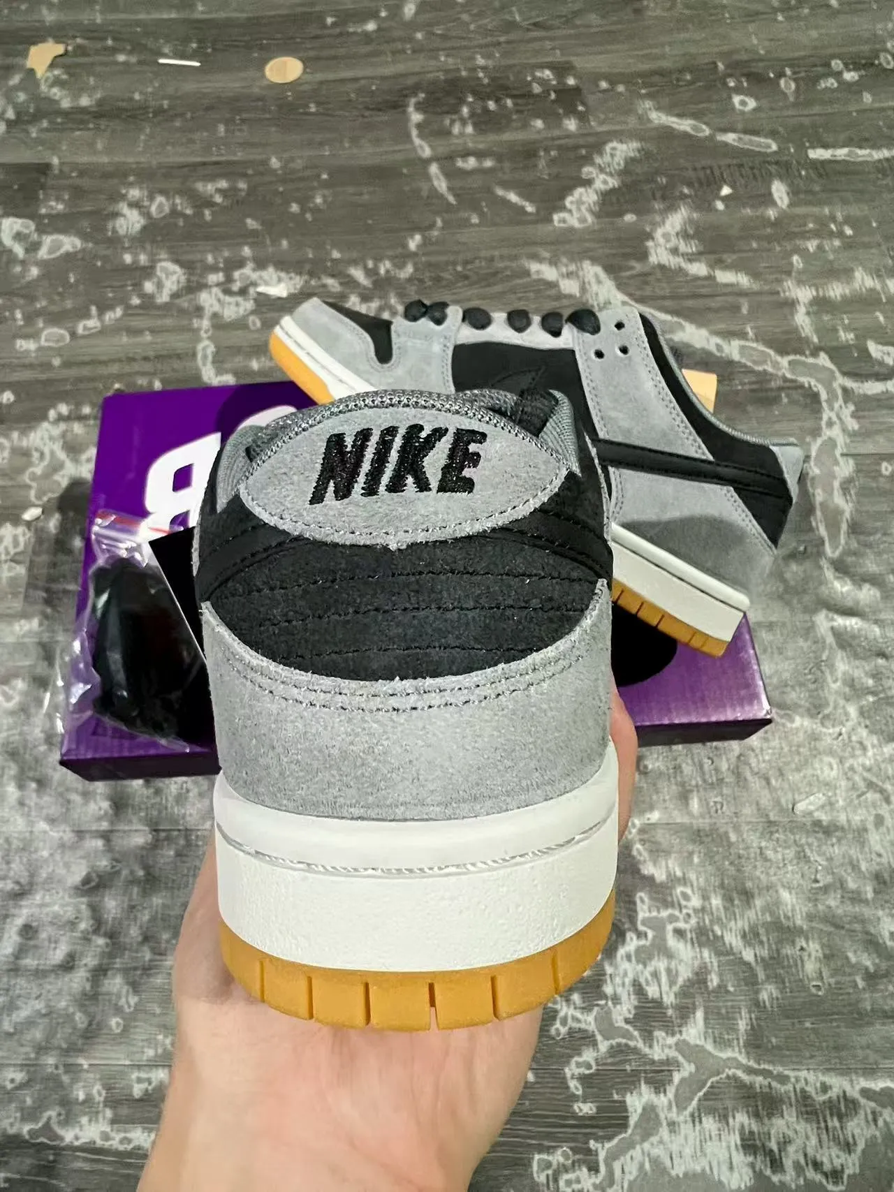Nike SB Dunk Low Chaussures de Skateboard en Daim Gris et Noir 8