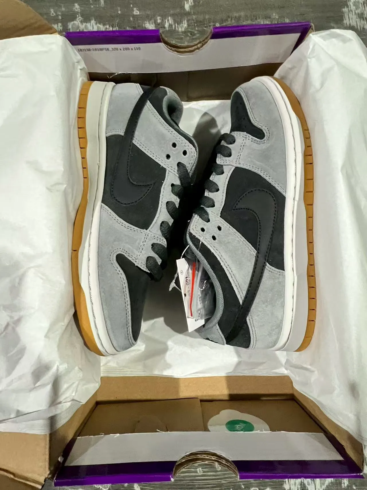 Nike SB Dunk Low Chaussures de Skateboard en Daim Gris et Noir 9