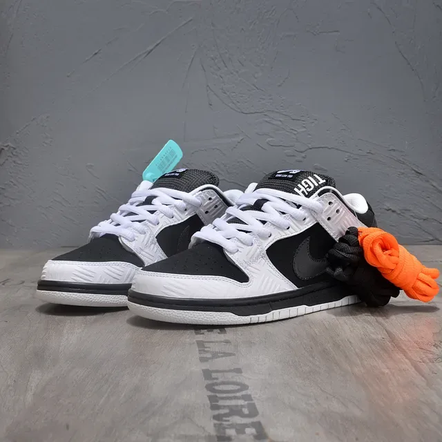 Nike SB Dunk Low Off-White Black and White Skateboard Shoes 4