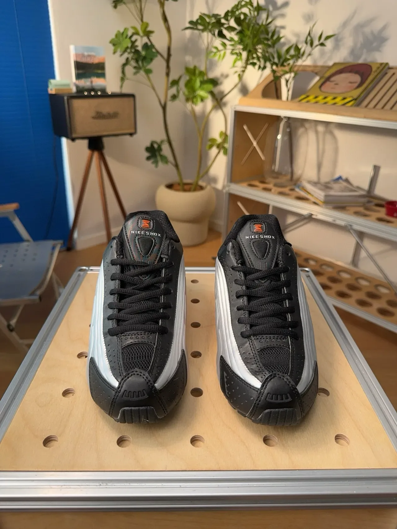 Nike فضي برتقالي لوحات جانبية مطبوخة تداخلات سوداء مثقوبة حذاء أسلوب حياة 5