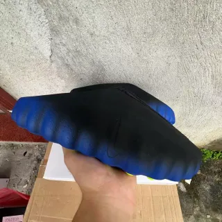 Nike Slide কালো থেকে নীল গ্র্যাডিয়েন্ট লাইফস্টাইল স্নিকার