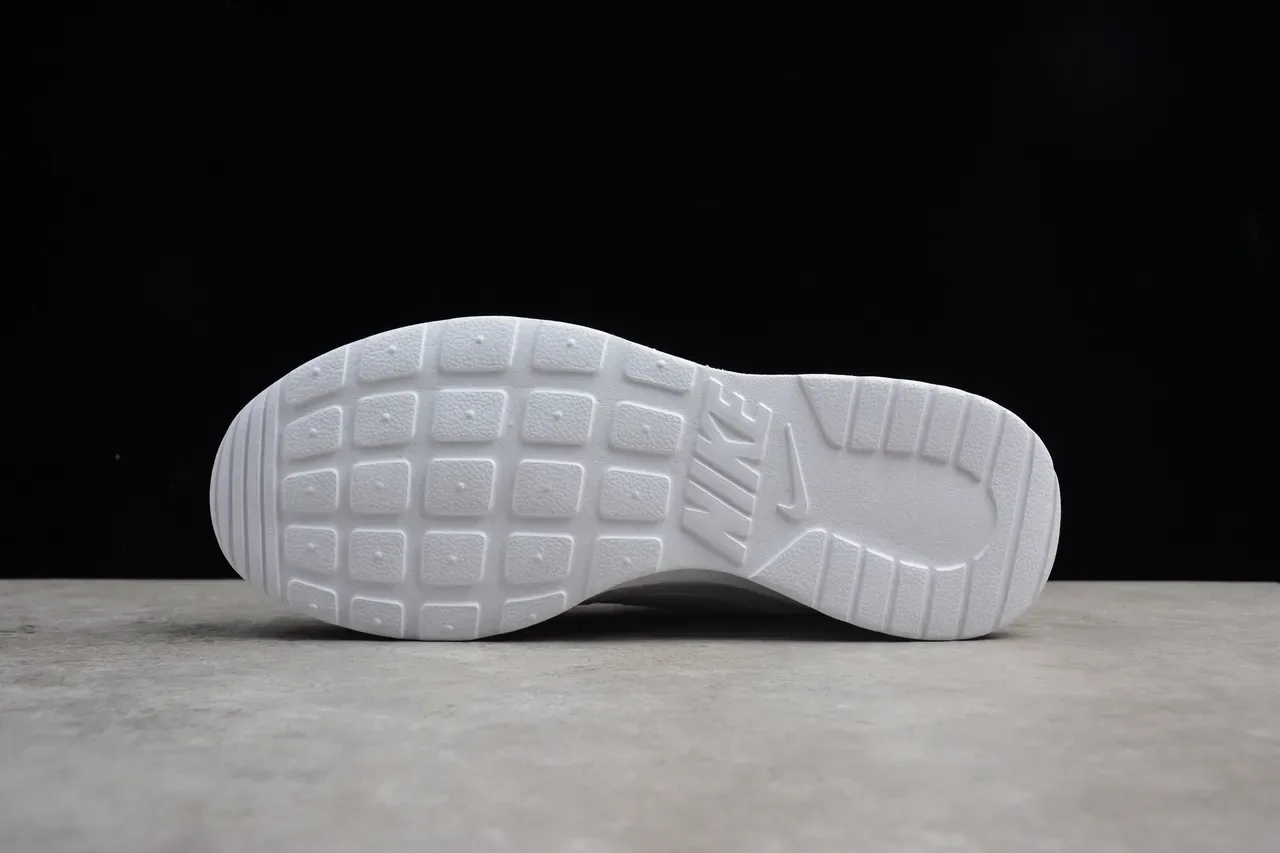 Nike Tanjun White Lifestyle Sneakers 10