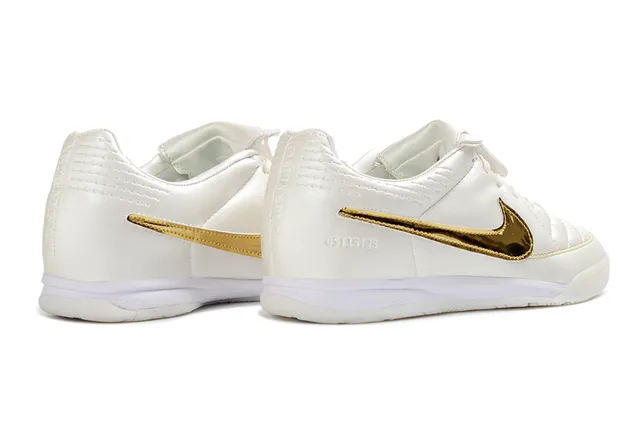 نايك تيمبو ليجند أحذية كرة القدم الداخلية جلد مقصوص أبيض ذهبي Swoosh معدني 5