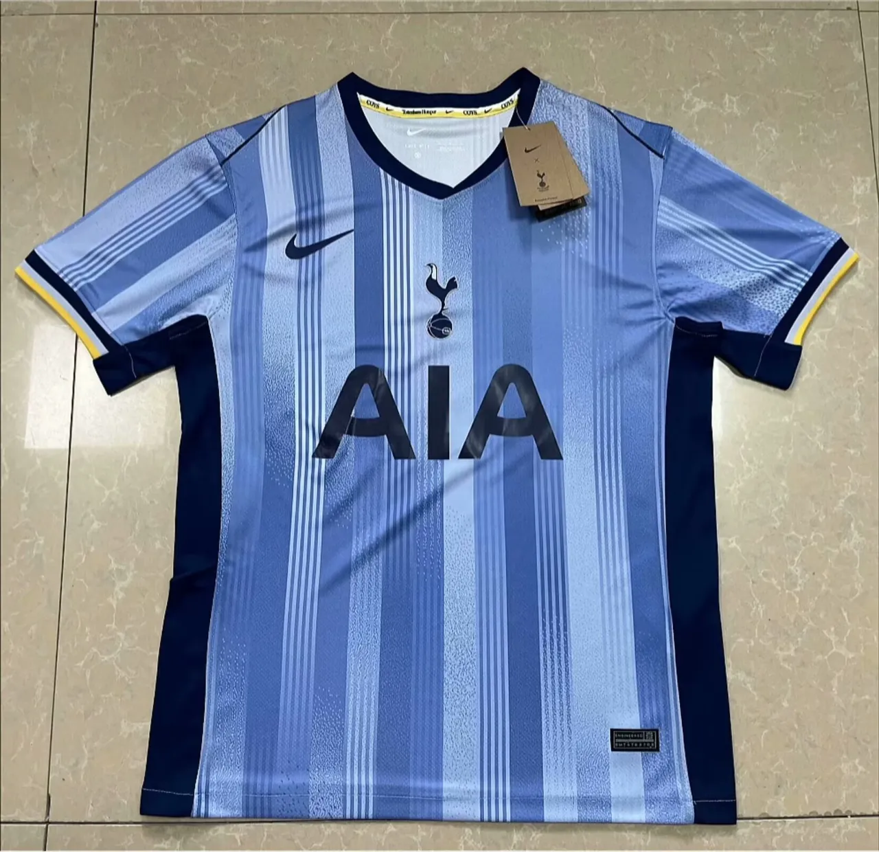 Nike Tottenham Hotspur Maillot extérieur Bleu marine rayé vertical col V 3