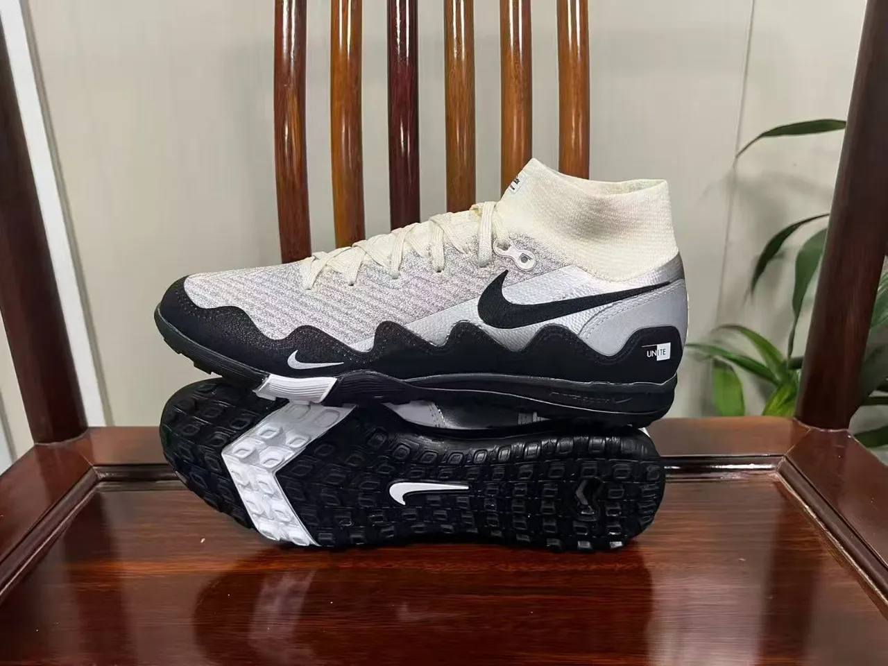 Nike Unite Turf blanches argentées crème Turf chaussures de football 8