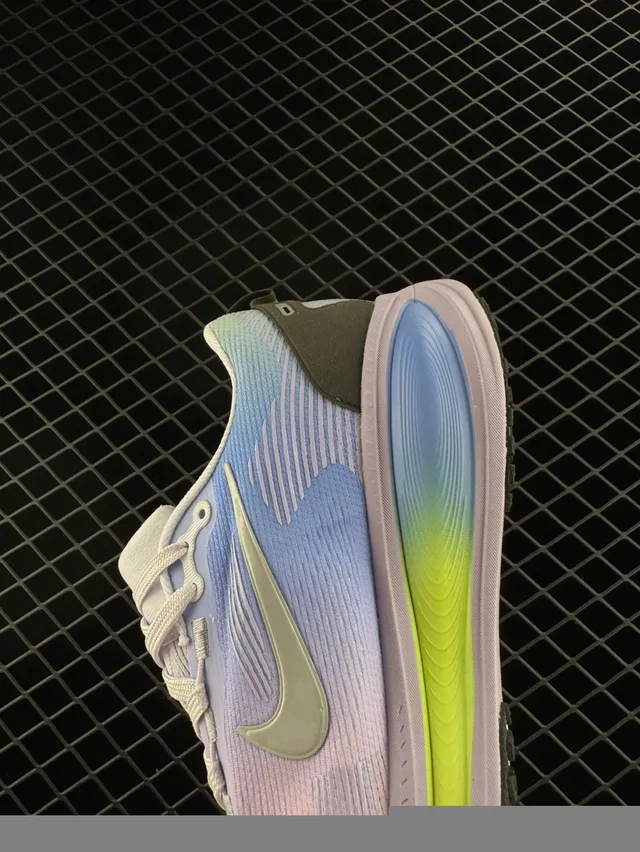 Nike VOMERO 18 Gradient Pink Blue Running Shoes 3