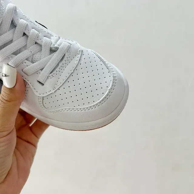 Nike White and Black High-Top Lifestyle Sneakers 22