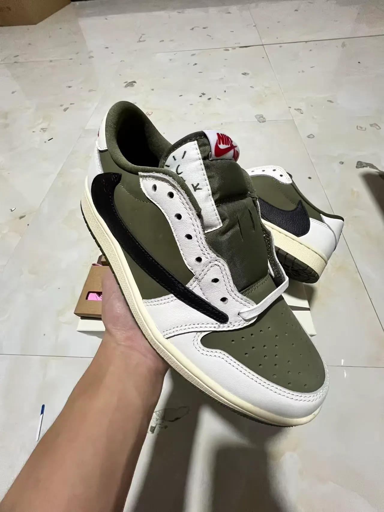 Nike Sneakers Lifestyle de Cuero Layered Blanches et Army Green Low-Top 2