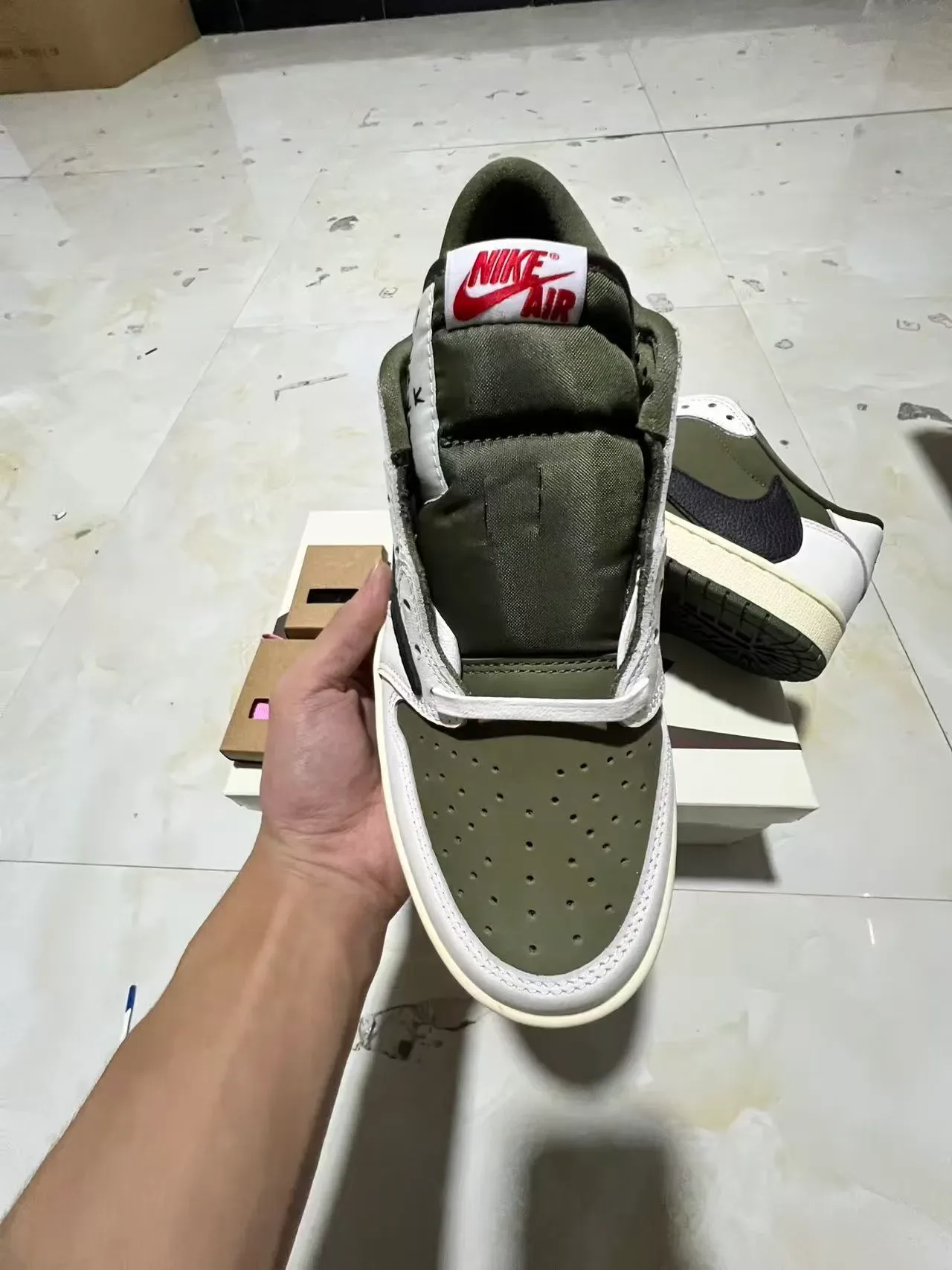 Nike Sneakers Lifestyle de Cuero Layered Blanches et Army Green Low-Top 3