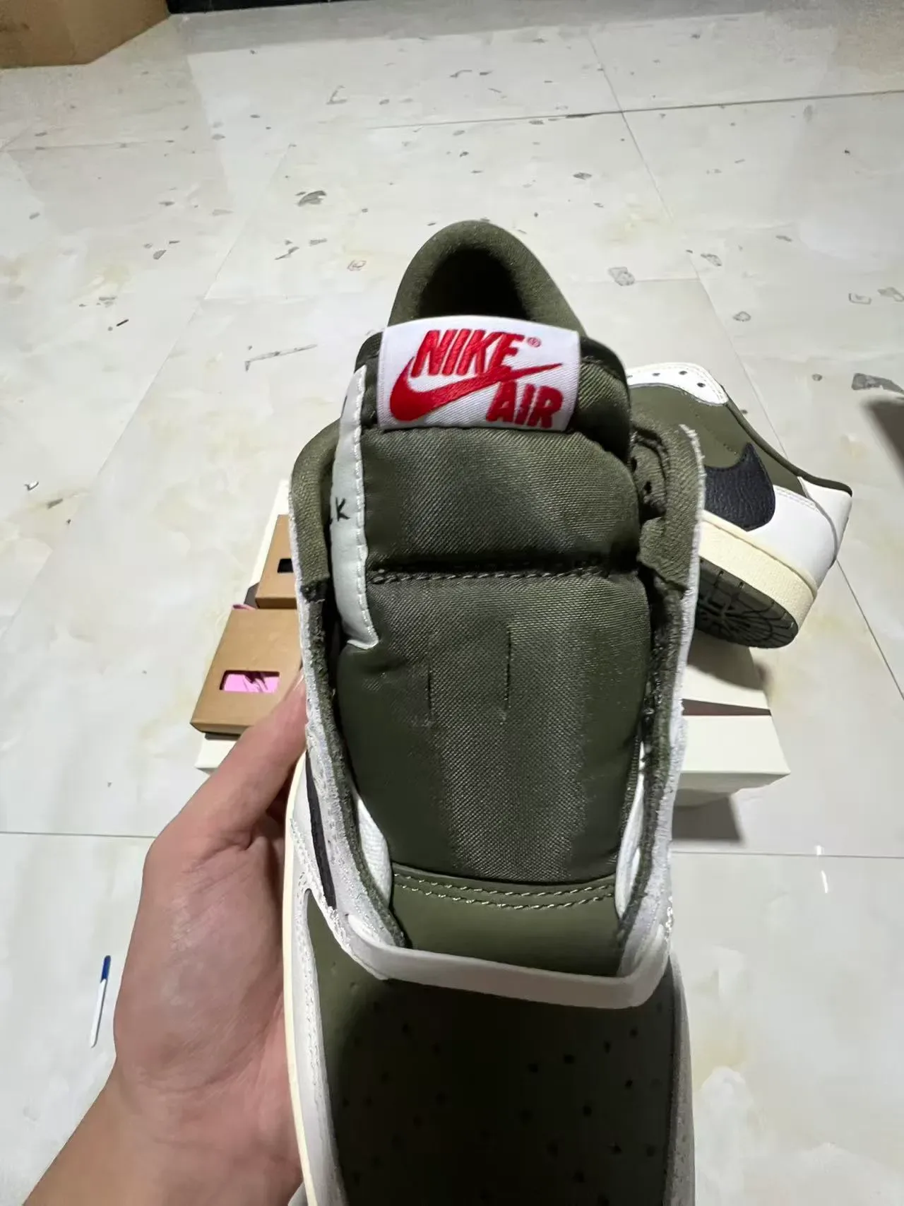 Nike Sneakers Lifestyle de Cuero Layered Blanches et Army Green Low-Top 4
