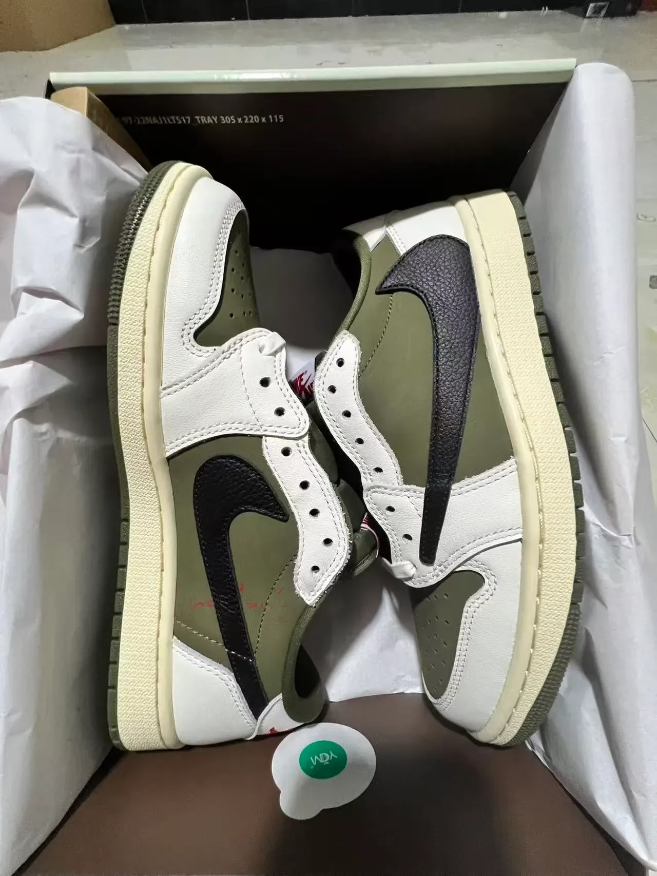 Nike Sneakers Lifestyle de Cuero Layered Blanches et Army Green Low-Top 10