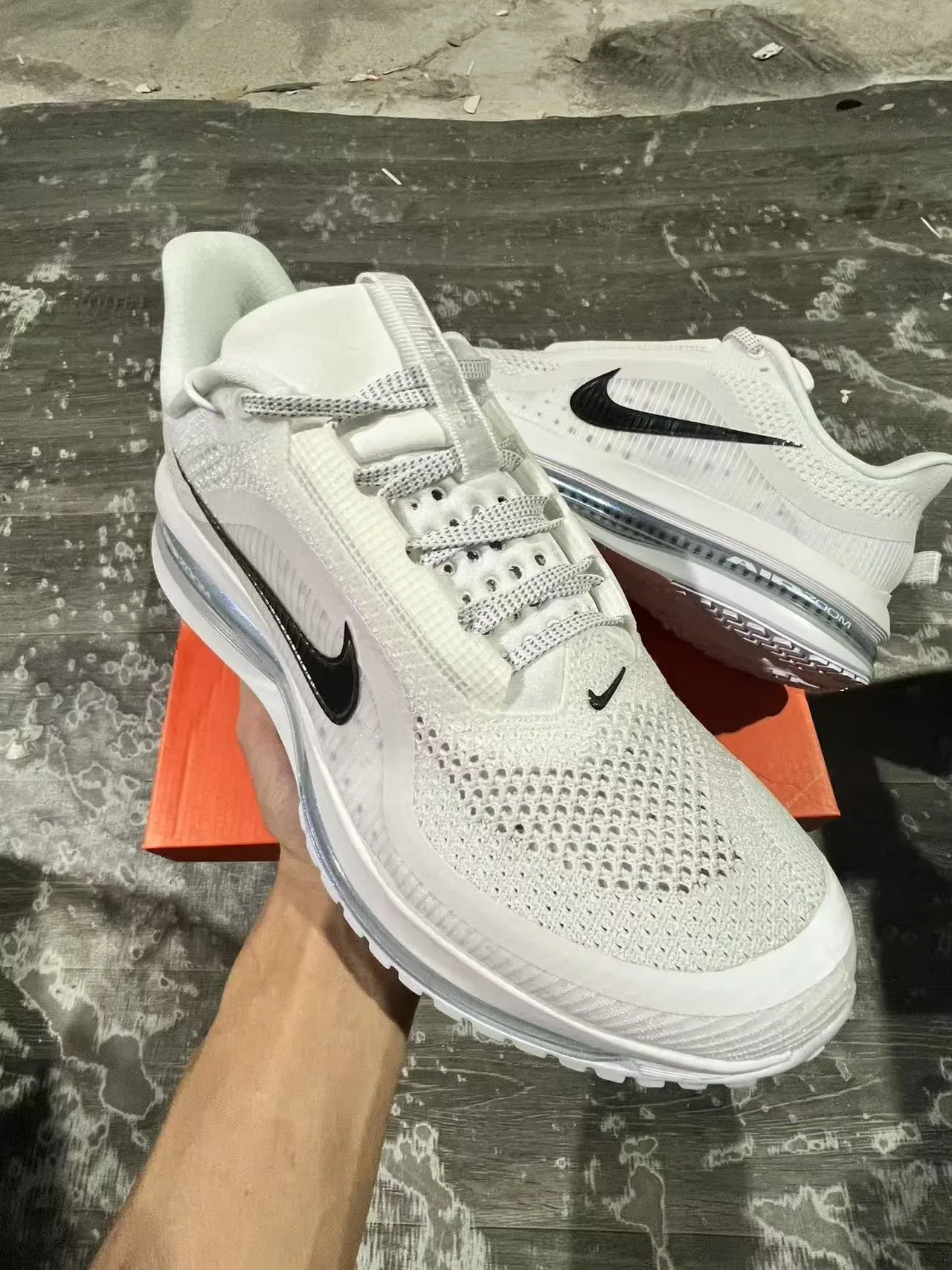 Nike White Black Engineered Mesh Upper Full-Length Air Zoom Unit Lifestyle Sneakers 2