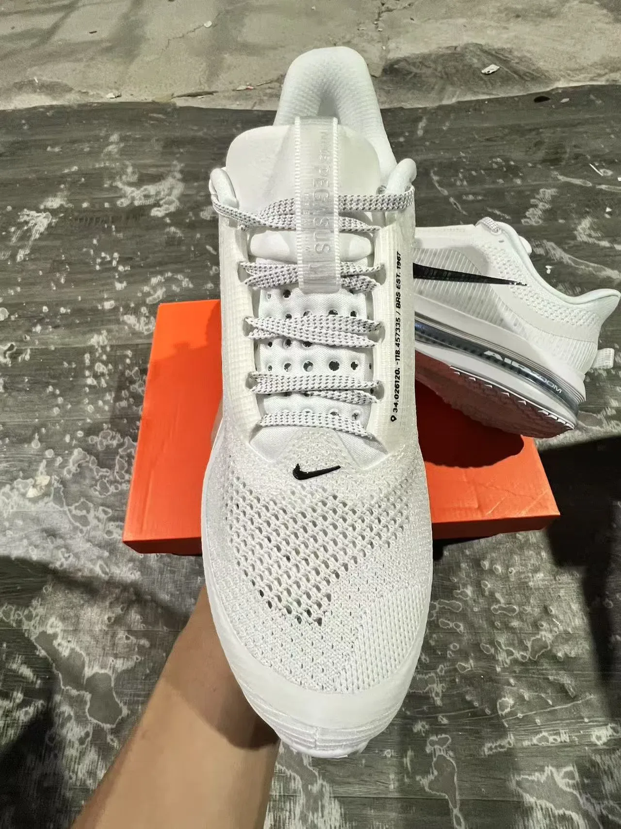 Nike White Black Engineered Mesh Upper Full-Length Air Zoom Unit Lifestyle Sneakers 3